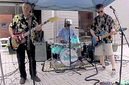 Image of the Aquatudes playing