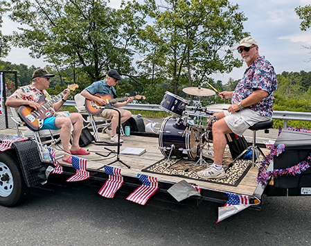 Aquatudes on parade float, 7/4/24