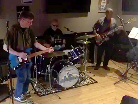 Image of the Aquatudes playing