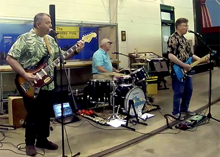 Image of the Aquatudes playing